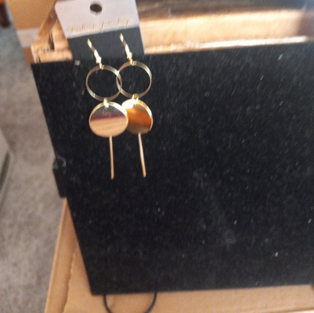 Earrings simple shiny versatile
